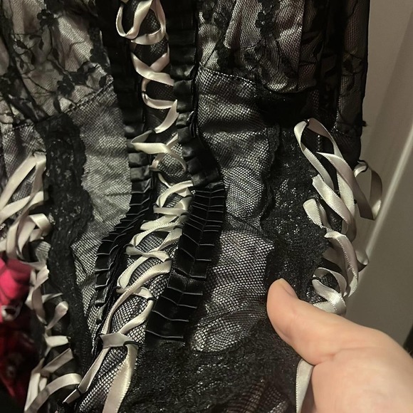 looking to trade this dress for pink version - Picture 2 of 3